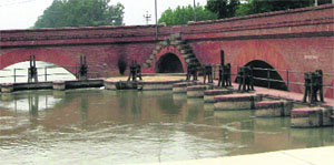 The Sirhind canal near Ludhiana.
