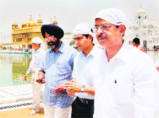 Chief Secretary Rakesh Singh (right) accompanies the Tourism Secretary at the Golden Temple in Amritsar on Tuesday.