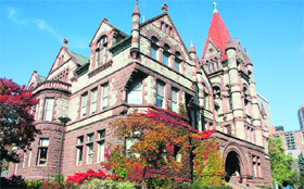Canadian universities like Tronto University offer various flexible undergraduate programmes for Indian students