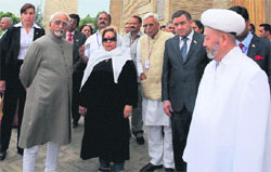 Vice-President Hamid Ansari and his wife Salma during a visit to the Hazarat Imam Complex in Tashkent