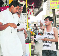 A CSS teacher protests by begging for alms.