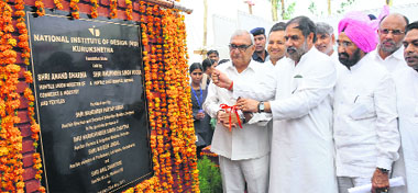 Union Minister for Commerce, Industry and Textiles Anand Sharma (2nd from left), along with Chief Minister Bhupinder Singh Hooda, lays the foundation stone of NID at Umri village in Kurukshetra on Wednesday.