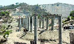The construction of Jammu-Srinagar four-lane road in progress