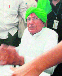 INLD supremo and former Chief Minister of Haryana Om Prakash Chautala being admitted to Medanta hospital in Gurgaon on Thursday.