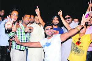 Arya Babbar dances with fans during the premiere of the film Jatts in Golmaal at a multiplex in Jalandhar on Thursday. 