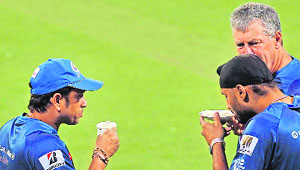 Sachin Tendulkar, Harbhajan Singh and coach John Wright take a tea break on Thursday. 
