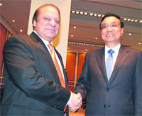 Nawaz Sharif with Chinese Premier Li Keqiang in Islamabad.