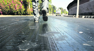 Roads are melting due to the severe heat wave in Jammu. 
