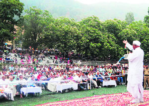 Social activist Anna Hazare addresses a rally during the Janyatra at Nainital on Friday. He enouraged people to join his crusade against corruption. 