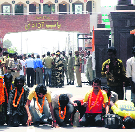 Fishermen released by Pakistan pray after crossing over to India at the Attari-Wagah border on Saturday.