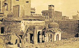 The photograph of an old structure in Wazirabad, which was the city of Bandas in-laws. His wife Sahib Kaur is said to have belonged to this place
