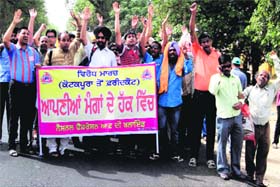 Visually impaired persons from Punjab, Haryana, Himachal Pradesh and Chandigarh during a protest march on the Kotkapura-Faridkot road on Sunday