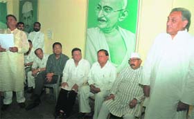 Uttarakhand Chief Minister Vijay Bahuguna addresses a condolence meeting of party leaders to mourn the Chhattisgarh massacre in Dehradun on Sunday