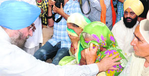 PPCC chief Partap Singh Bajwa consoles a family member of a Congress worker at Mann village in Muktsar on Monday. 
