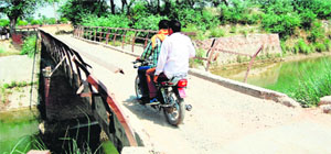 The lone bridge connecting Attari with Pul Kanjri village. 