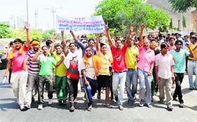 (Mess)age delivered: Safai sewaks raising slogans against the JITF Urban Waste Management Limited during their strike in Bathinda on Tuesday