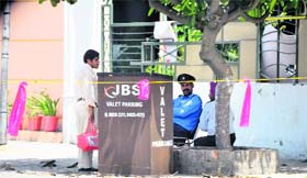 Free valet parking service at a marriage palace on Ferozepur Road in Ludhiana