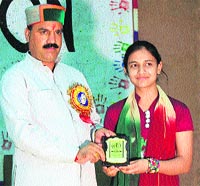 CPS ID Lakhanpal gives away a prize to a girl at a polytechnic college at Badu in Hamirpur on Wednesday.