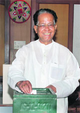 Assam CM Tarun Gogoi casts his vote in Guwahati on Thursday. 