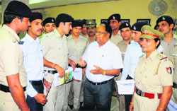 Capt S Chaudhery (retd), former Principal of DAV (PG) College, Pehowa, interacts with police constables after the completion of a three-week English-speaking course in Chandigarh on Friday.