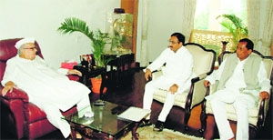 Former Uttarakhand Chief Minister Ramesh Pokhriyal Nishank and former state BJP chief Bishan Singh Chufal meet Uttarakhand Governor Dr Aziz Qureshi in Dehradun on Friday.