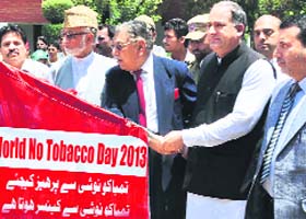 Minister of State for Health Shabir Ahmad Khan flags off an anti-tobacco rally in Srinagar on the occasion of World No-Tobacco Day on Friday