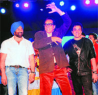 Bollywood actor Dharmendra (centre), along with Sunny Deol and Bobby Deol, during a promotional event for their upcoming movie “Yamla Pagla Deewana 2” at the Leisure Valley, Sector 10, in Chandigarh on Saturday