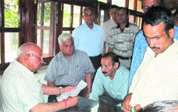 State Assembly Speaker Brij Behari Lal Butail addresses a farmers delegation in Palampur. Photo: Ravinder Sood