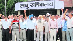 Patwaris and kanungos, drawn from the Ambala Commissionery, demonstrate in front of the mini-secretariat, Kurukshetra, recently. Photo: DR Vij 
