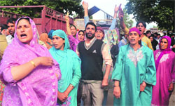 Relatives of the victim protest against the bus driver and school administration in Srinagar on Monday. Tribune photo: Amin War