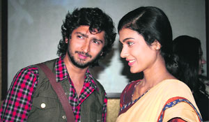 A still from Na Bole Tum Na Maine Kuch Kahan