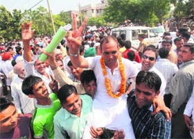 Congress-backed candidate Saleem Dabkori, who won from Ward No.20, celebrates his victory with his supporters in Panchkula on Tuesday