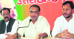 Uttarakhand BJP affairs in charge Radha Mohan Singh addresses mediapersons in Dehradun on Tuesday.