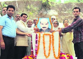 MLC Shamlal and family members of Amarnath Bhagat pay floral tributes on his 43rd death anniversary in Batote. 
