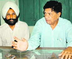CPI leader Joginder Dayal (right) addresses the mediapersons in Amritsar on Friday. 