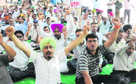 Members of the UT Powermen Union protest at Sector 17, Chandigarh, on Friday.