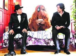 Dharmedra (L) & Bobby Deol in Yamla Pagla Deewana