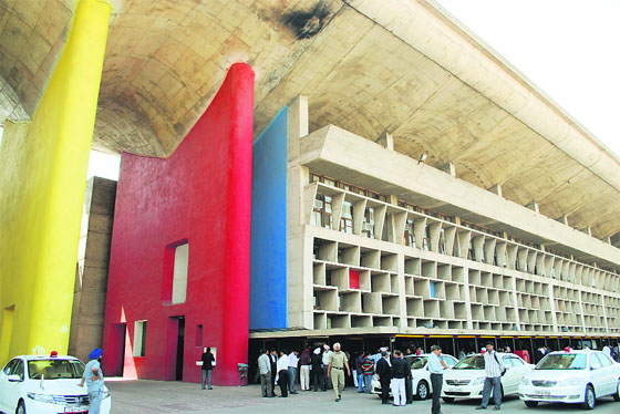 Lofty pylons in rough concrete painted in primary colours at the entrance of the Punjab and Haryana High Court photos by the writer