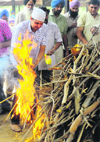 Inspector Sucha Singhs son lights the pyre