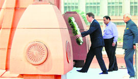 British Prime Minister David Cameron lays a wreath at Jallianwala Bagh. 