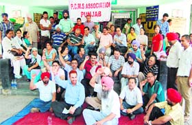 PCMS doctors hold a dharna