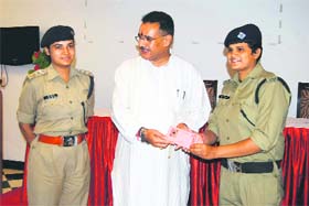 MLA Ganesh Joshi felicitates constable Deepa Rawat in Mussoorie