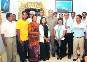 Chief Minister Vijay Bahuguna with a delegation of journalists from Sri Lanka in Dehradun on Tuesday