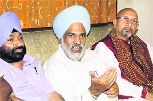 Former PPCC chief SS Dullo addressed a press conference in Jalandhar on Tuesday. 