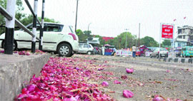 The city has virtually turned into a garbage dump as safai karamcharis were on strike.