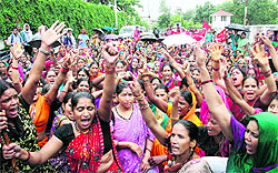 Bhojan Matas from the state hold a demonstration in support of their demands outside the Secretariat 