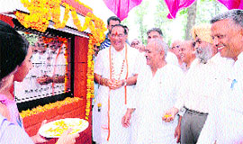 The newly appointed Vice-Chancellor of Gurukul Kangri University, Haridwar, and Rajya Sabha member Dr Ram Prakash (second from left) lays the foundation stone of Om Prakash Garg entrance gate on the SGMPS premises.