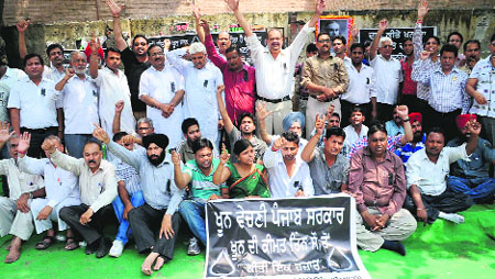 Members of various NGOs protest against the state government for its move to raise the price of a blood unit from ~300 to ~1000, in Bathinda on Friday. 