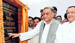 Chief Minister Vijay Bahuguna lays the stone of development schemes in US Nagar on Friday