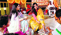 Richa Chadda(R) getting henna tattoo done in Jaipur 